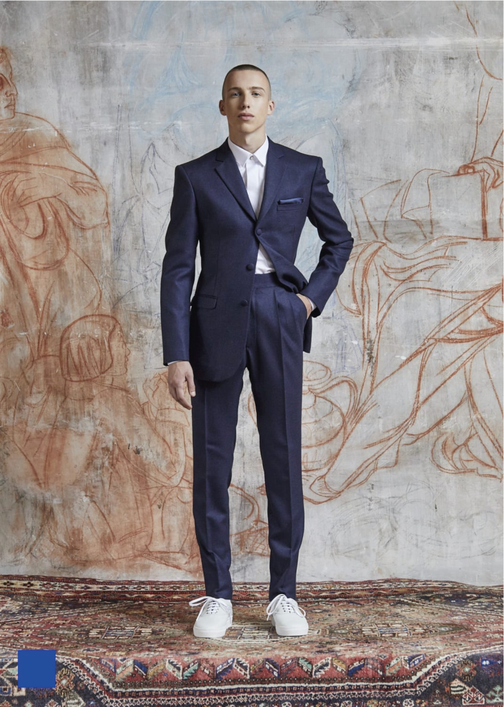 Tailor-made blue suit with Sneakers | Rives Paris ©.