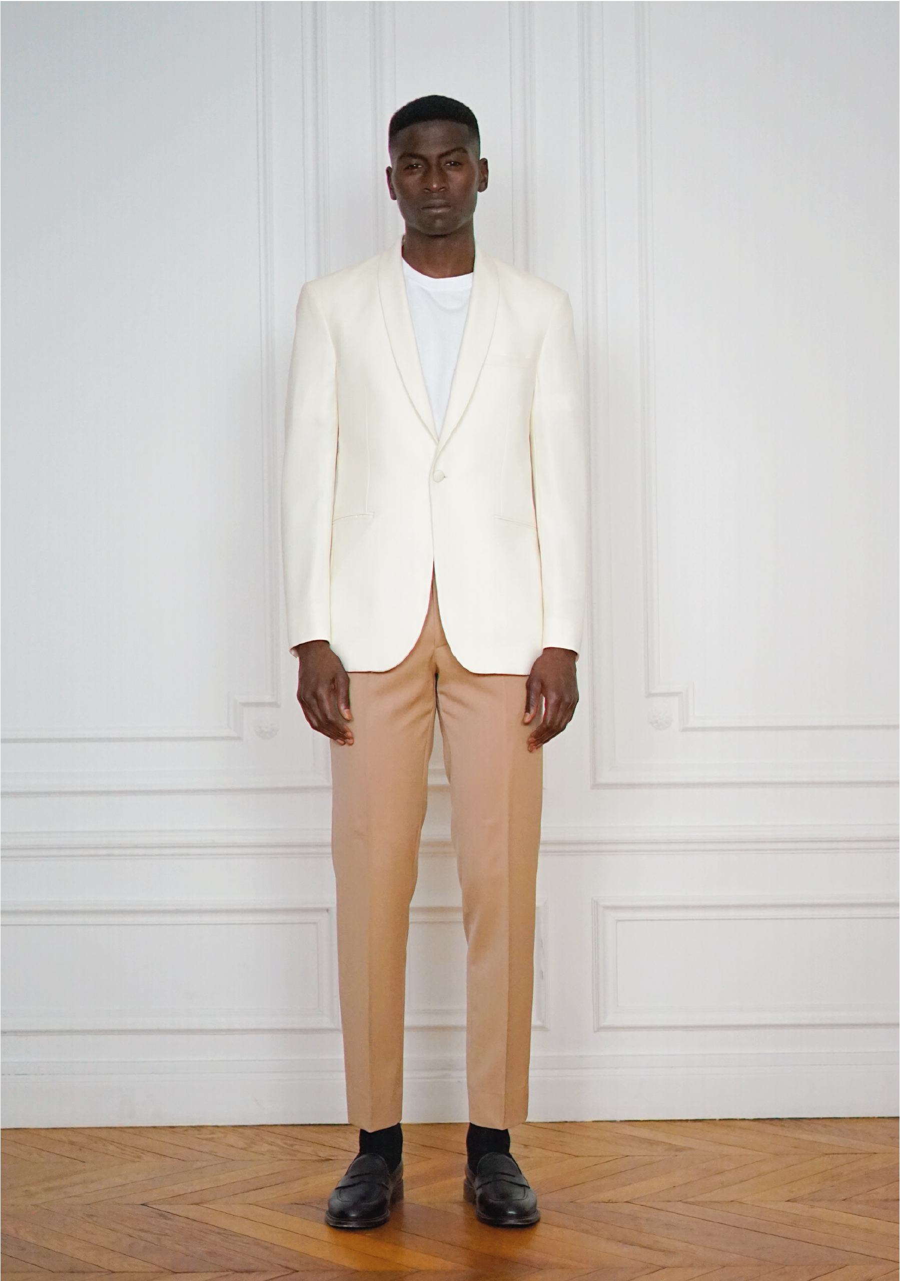 Tuxedo Wedding Tailor-made Off-White and Camel | Rives Paris © Tailor-made Wedding Tuxedos