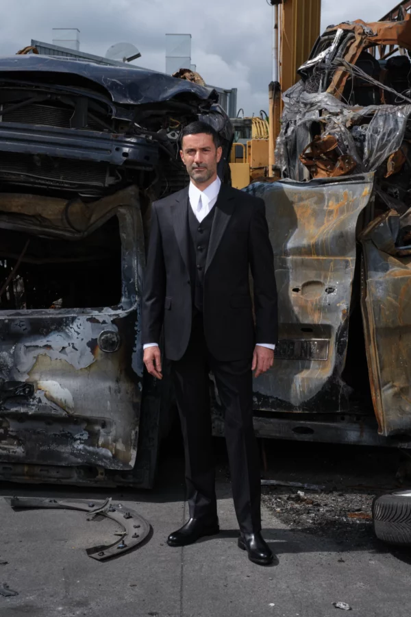 Costume 3 Pièces Noir à Rayures Sur-Mesure - Collection 2 | Rives Paris ©