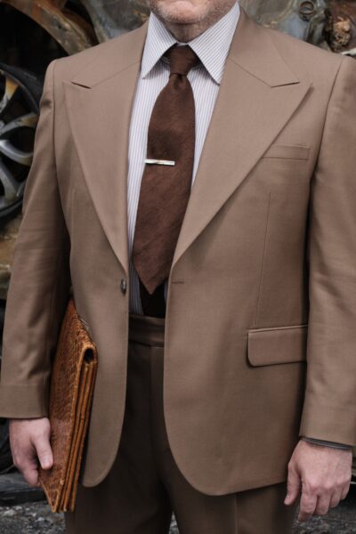 Couleurs du vestiaire : quels costumes porter dans un cadre professionnel ?