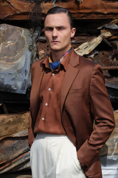 LE BLAZER : UNE PIÈCE INCONTOURNABLE DU VESTIAIRE MASCULIN ET FÉMININ