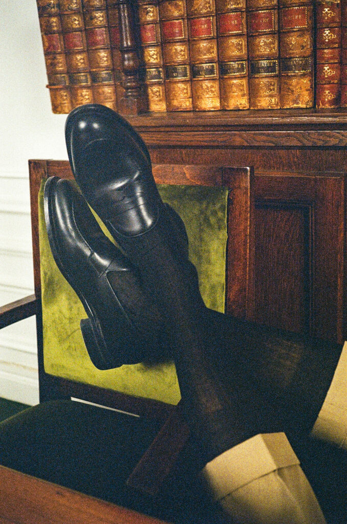 Chaussures en cuir noir sur-mesure RIVES Paris