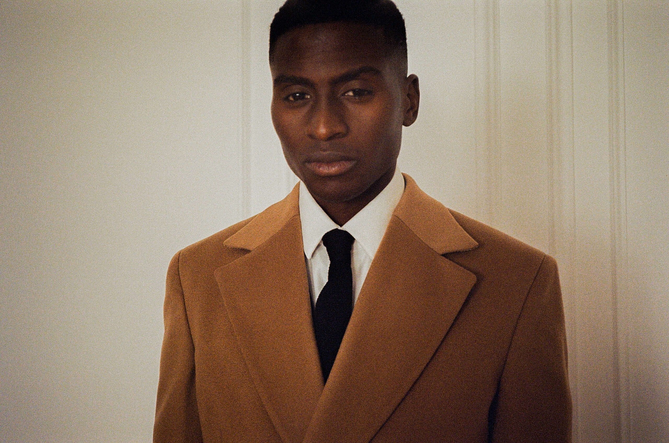 Manteau croisé homme : comment le choisir pour qu&rsquo;il tombe juste