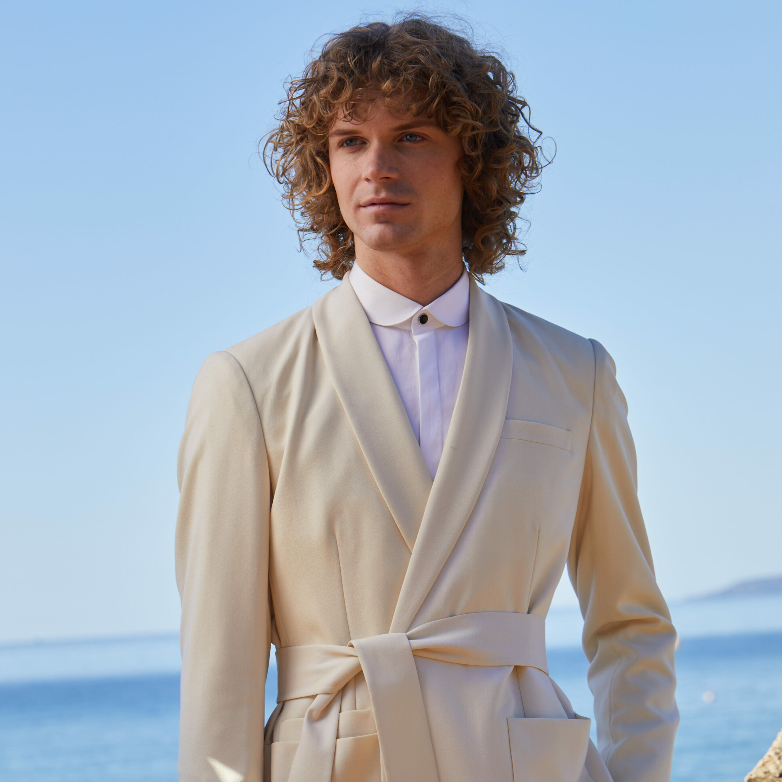 FROM MASCULINE TO FEMININE: THE HISTORY OF FORGOTTEN MENSWEAR PIECES