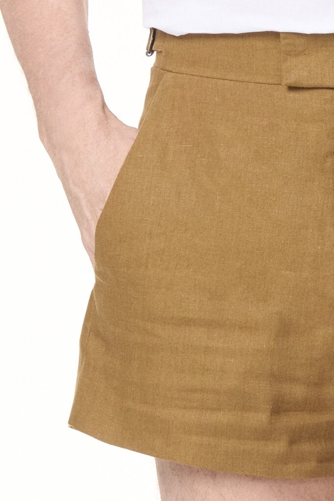 Short Sur-Mesure en Lin Tabac Clair | Rives Paris © /3