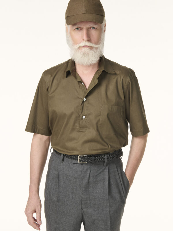 Tailor-made polo shirt in khaki cotton | Rives Paris ©