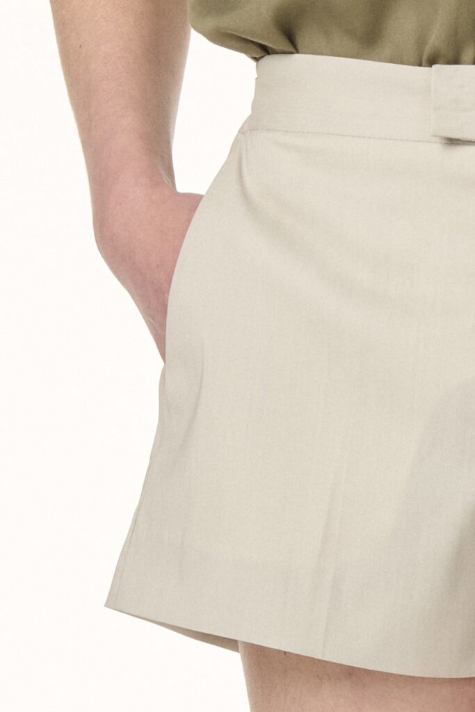 Tailor-made Bath Short Beige | Rives Paris © /3